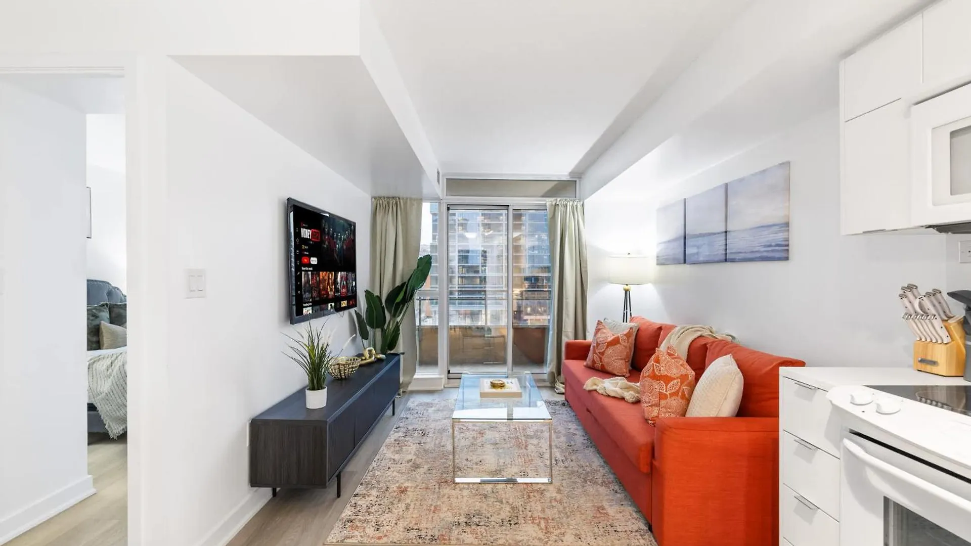 Modern Comfort 2-Br Downtown Toronto Getaway Canada