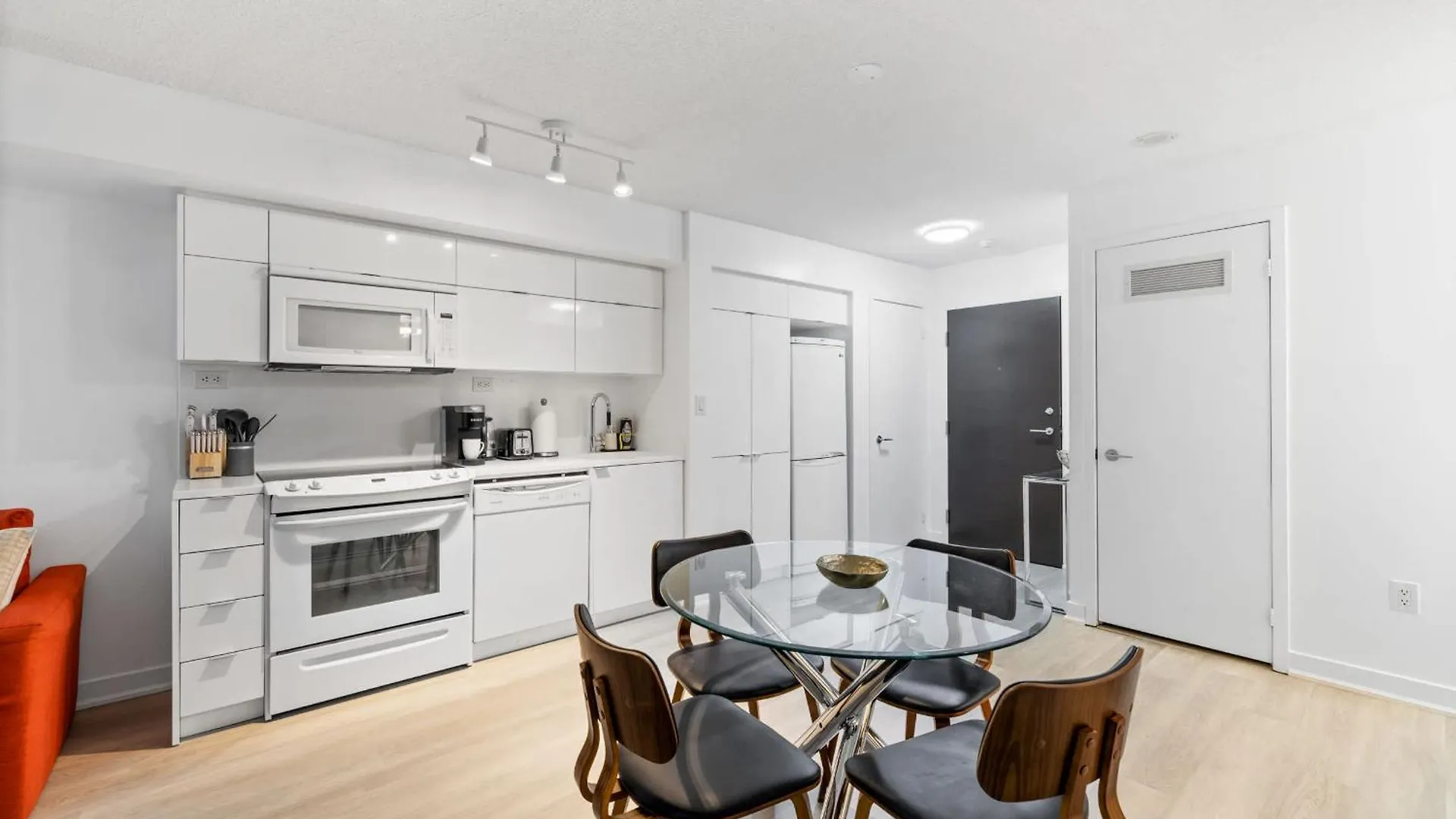 Apartment Modern Comfort 2-Br Downtown Toronto Getaway Canada