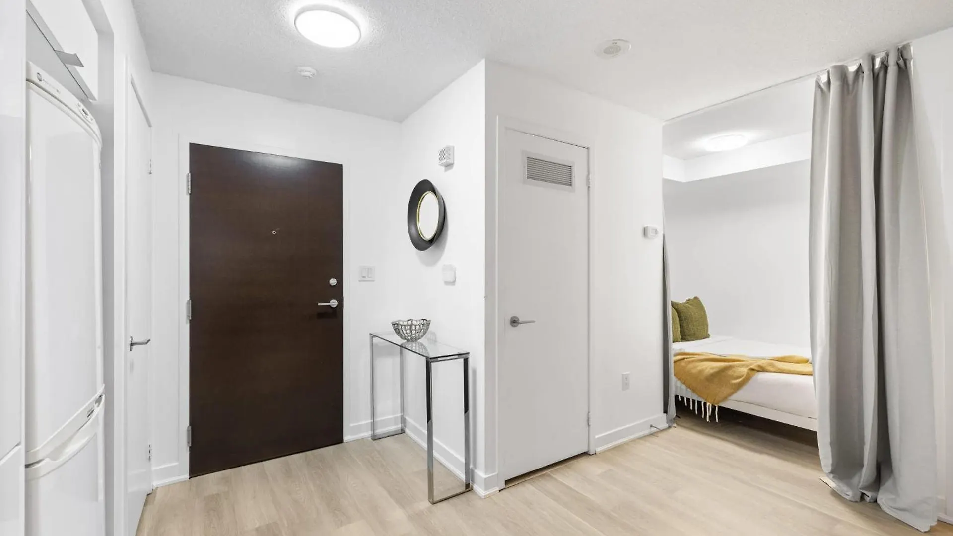 Modern Comfort 2-Br Downtown Toronto Getaway Canada