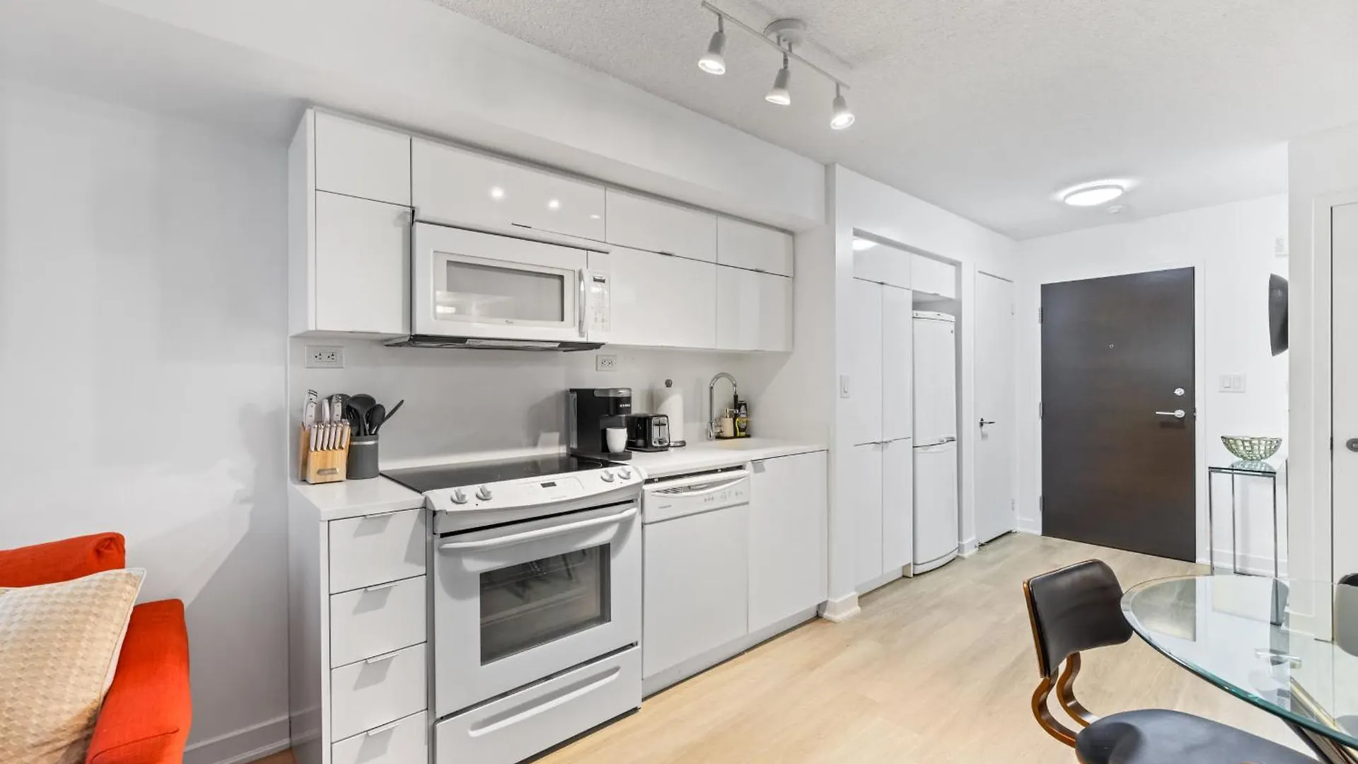Modern Comfort 2-Br Downtown Toronto Getaway 0*,  Canada