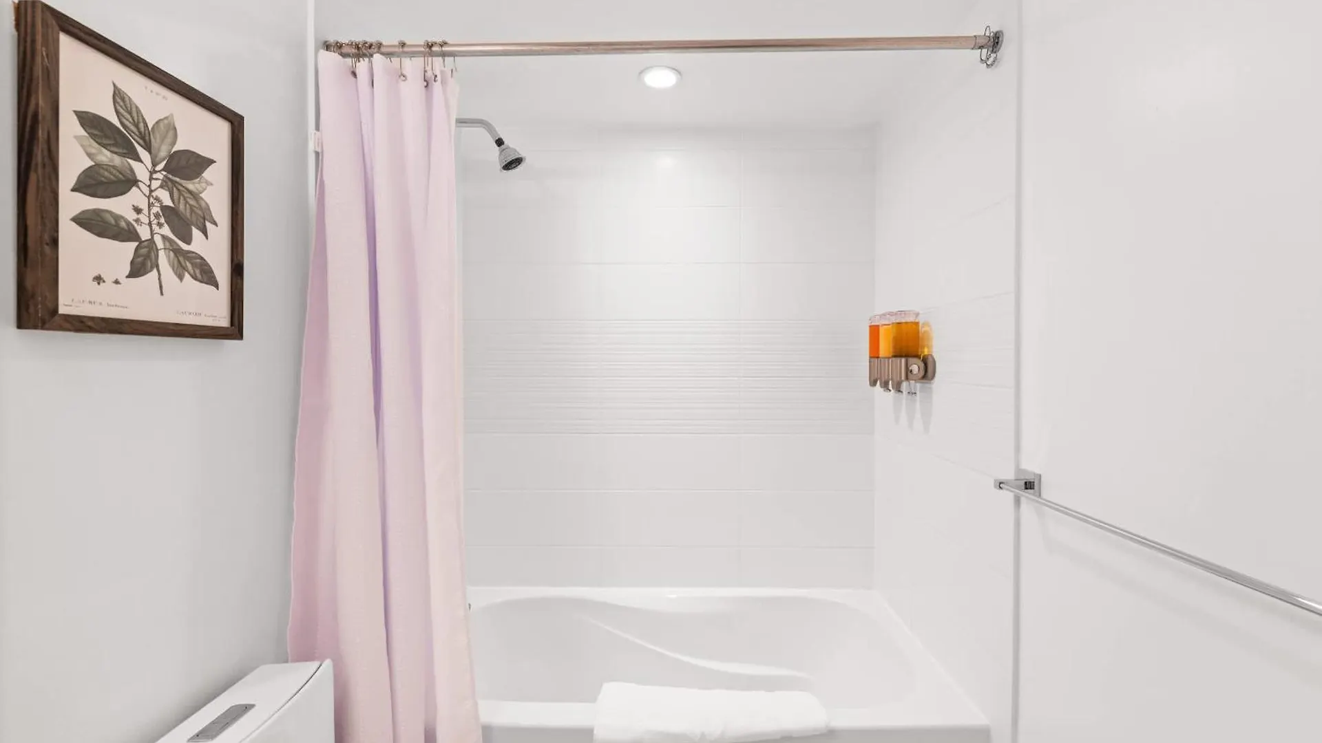 Modern Comfort 2-Br Downtown Toronto Getaway 0*,  Canada