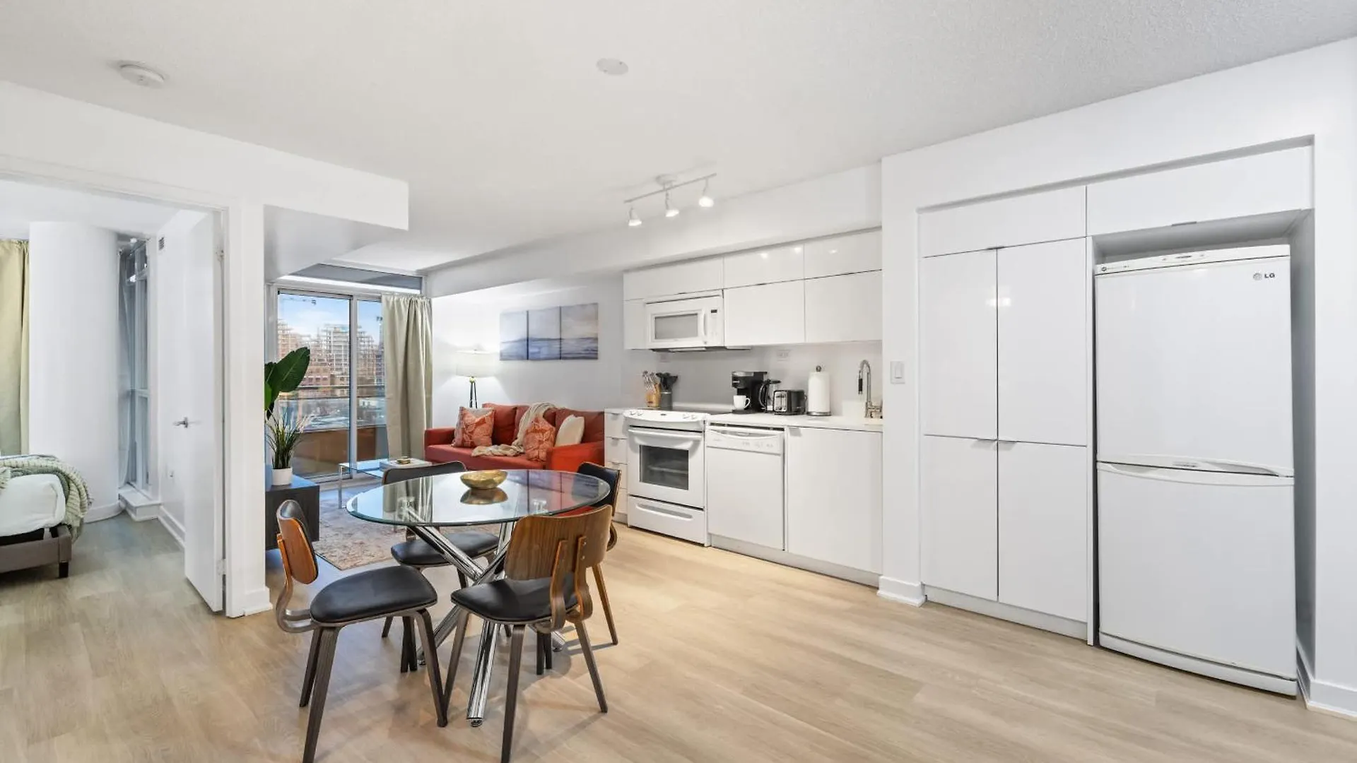 Apartment Modern Comfort 2-Br Downtown Toronto Getaway Canada