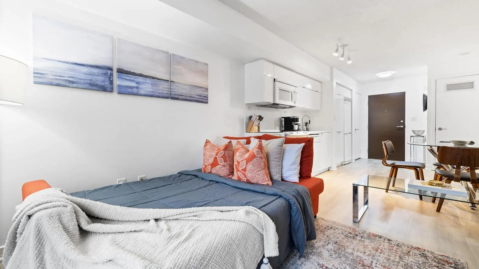Apartment Modern Comfort 2-Br Downtown Toronto Getaway