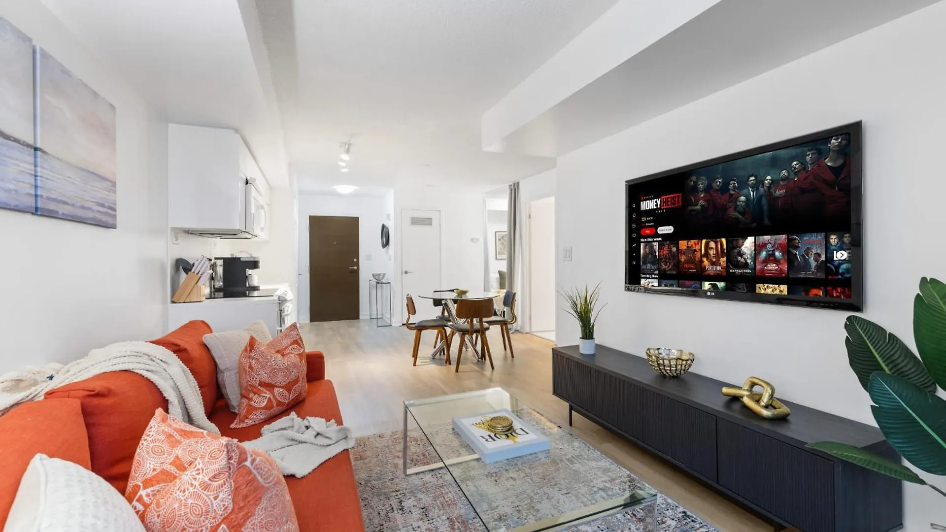 Modern Comfort 2-Br Downtown Toronto Getaway