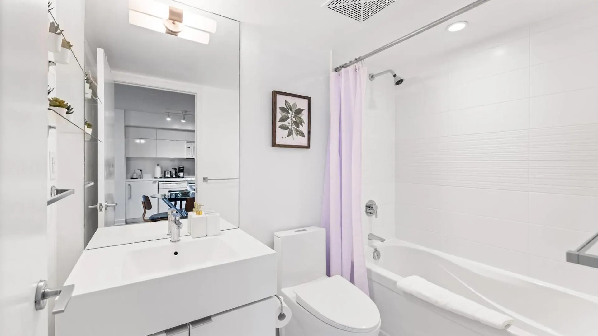 Modern Comfort 2-Br Downtown Toronto Getaway Apartment