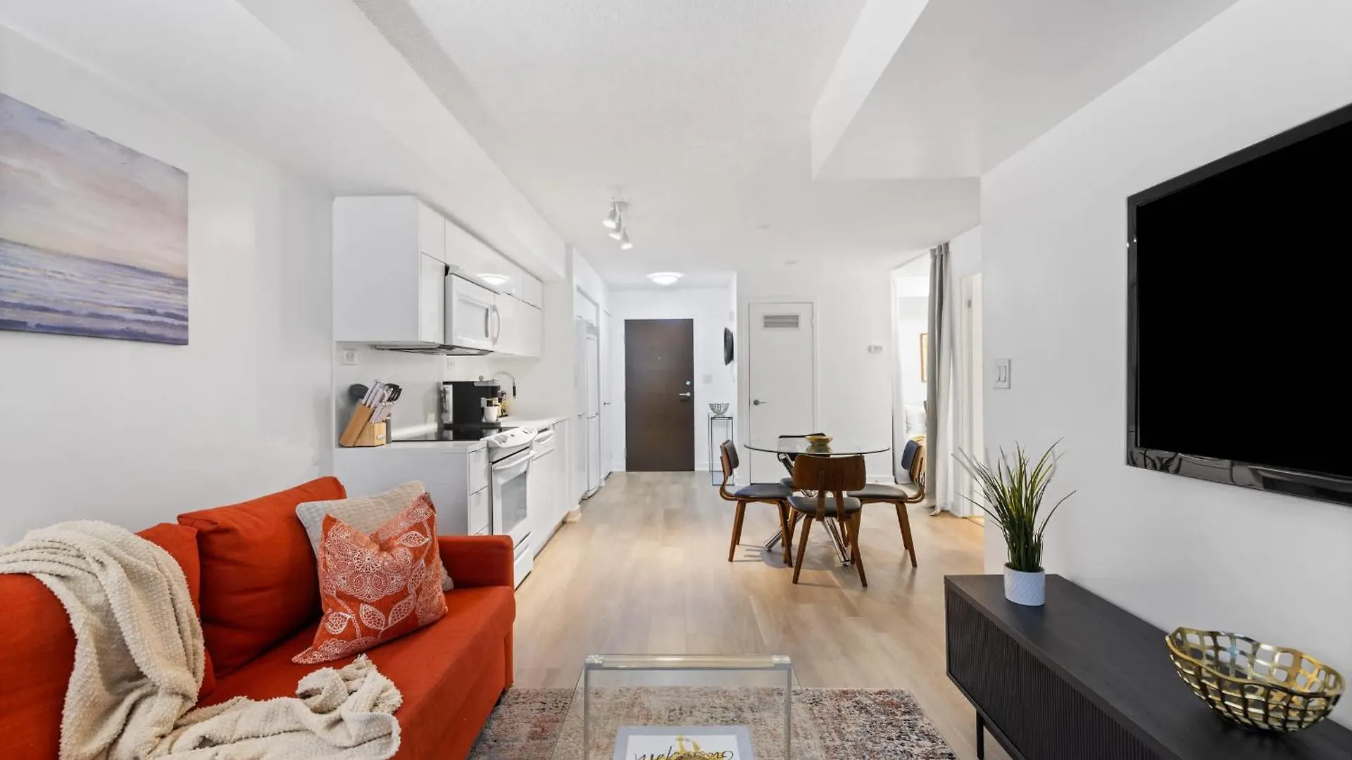 Modern Comfort 2-Br Downtown Toronto Getaway Canada